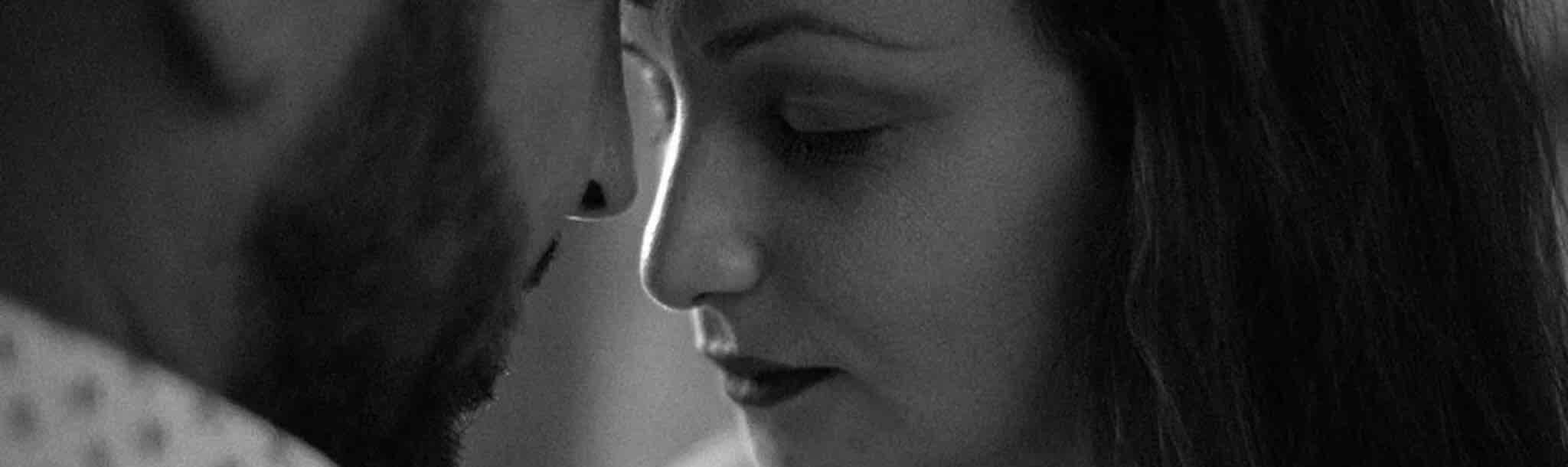 fotografia di due fidanzati in bianco e nero, La fortuna di essere un fotografo di matrimoni a Matera