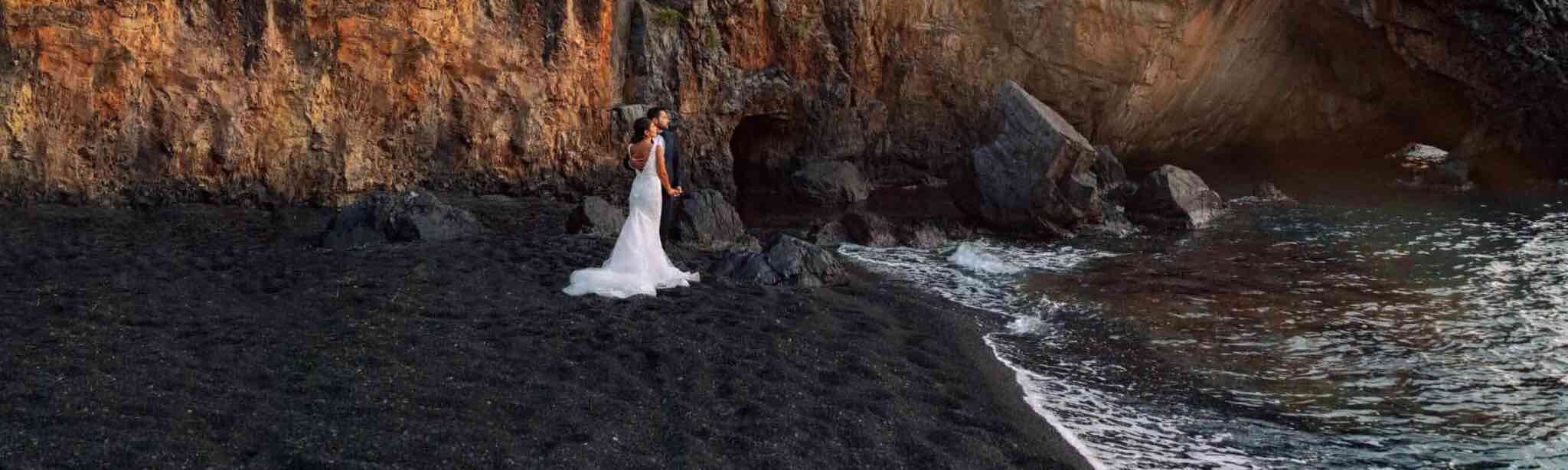 spiaggia nera a Maratea durante un matrimonio da sogno