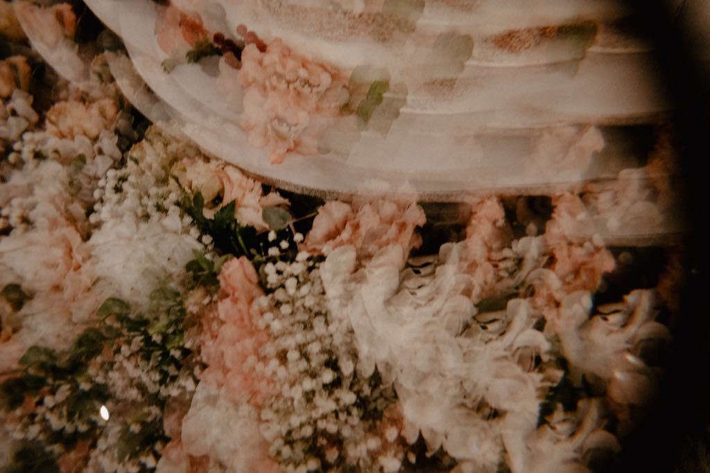 Foto artistica della naked cake, servizio fotografico di matrimonio a Matera