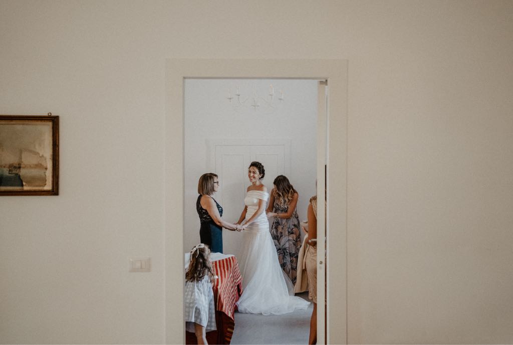 momenti emozionanti insieme alla mamma della sposa durante la vestizione del suo Matrimonio a Pisticci