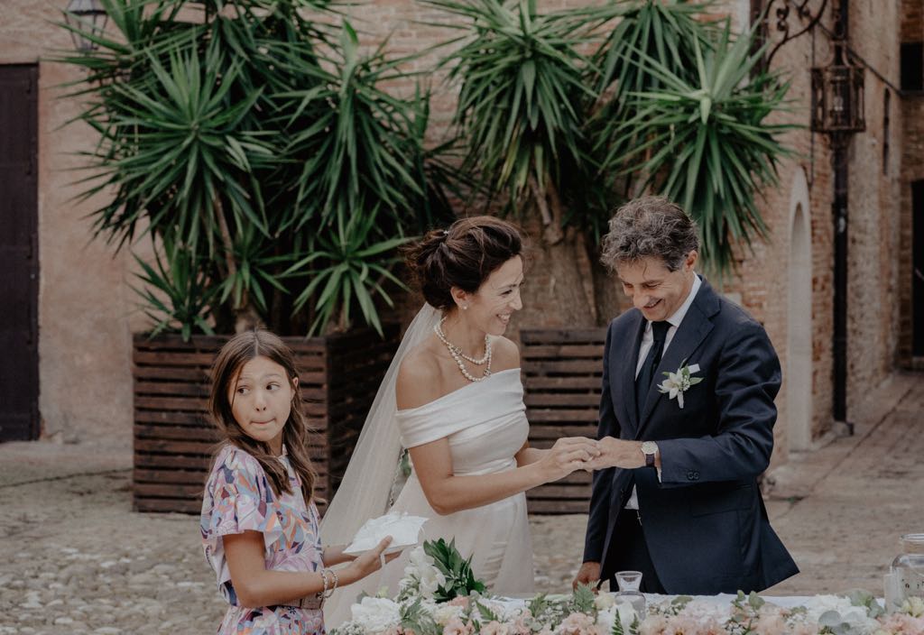 Lo scambio degli anelli, durante il matrimonio a San Basilio di Pisticci