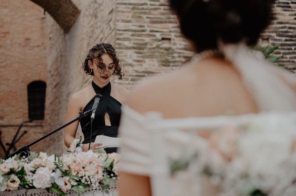 Lettura di una commovente lettera, dedicata ai novelli sposi durante il rito di Matrimonio
