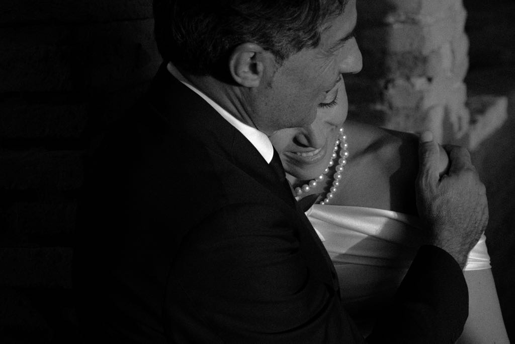 Foto in bianco e nero dello shooting di coppia degli sposi durante il loro matrimonio a Pisticci