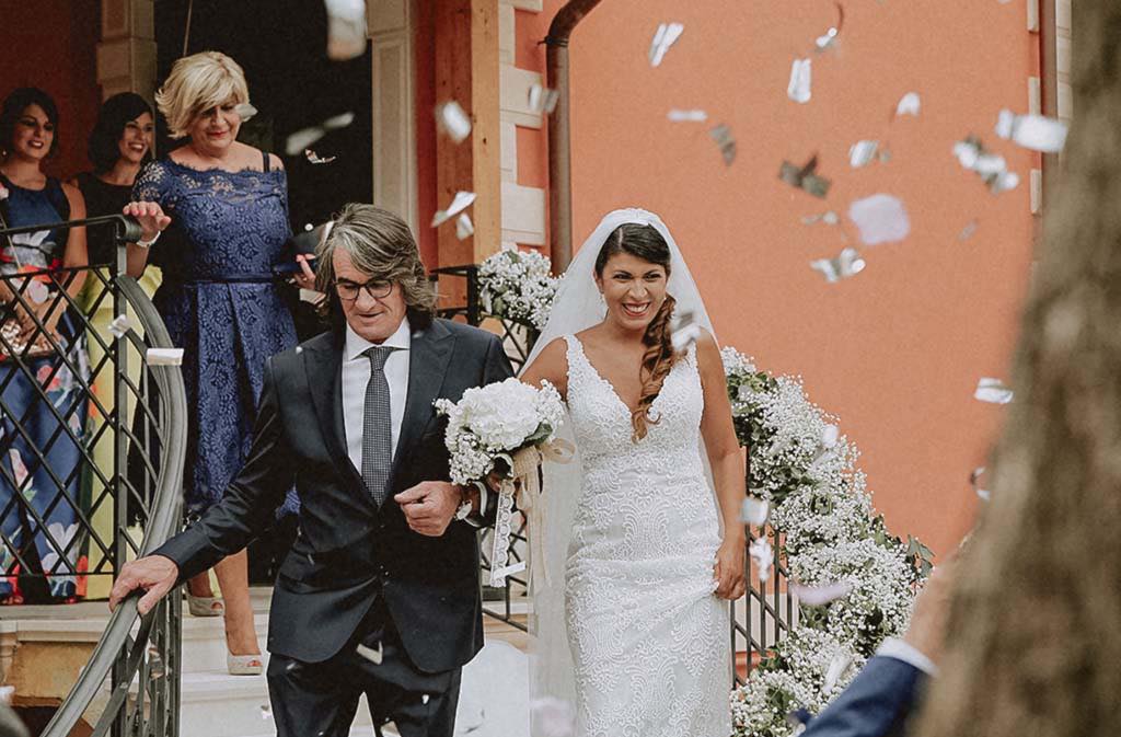 L'uscita della sposa, dalla casa dei suoi genitori, a Lagonegro in provincia di Potenza, durante il Matrimonio