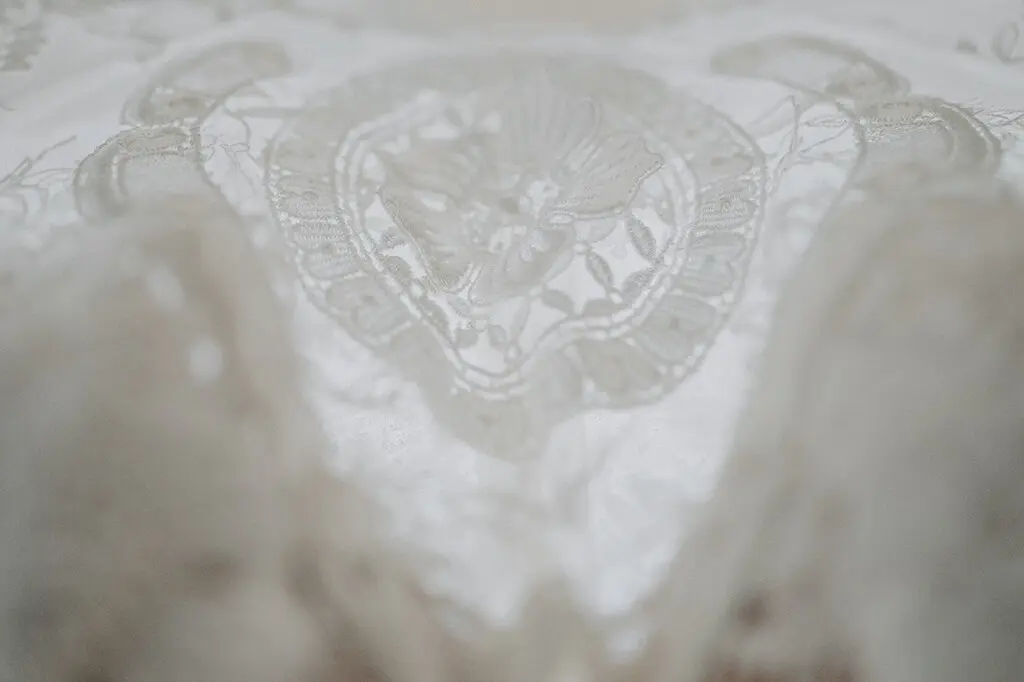dettagli del vestito da sposa per uno splendido destination wedding a Maratea