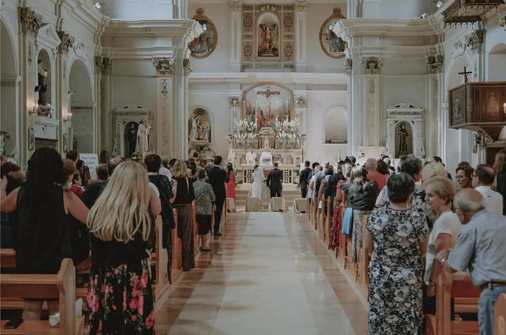 Fotografia della celebrazione nella chiesa di Trecchina per le nozze a Maratea in basilicata