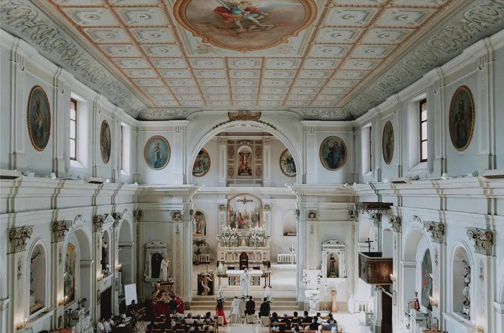 inquadratura della basilica di Trecchina durante un matrimonio a Maratea da giuseppe bruno fotografo di nozze in basilicata