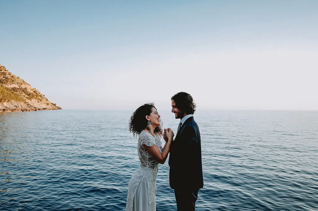 servizio fotografico di coppia realizzato durante il destination wedding sulla spiaggia privata dell'Hotel Villa del Mare di Maratea