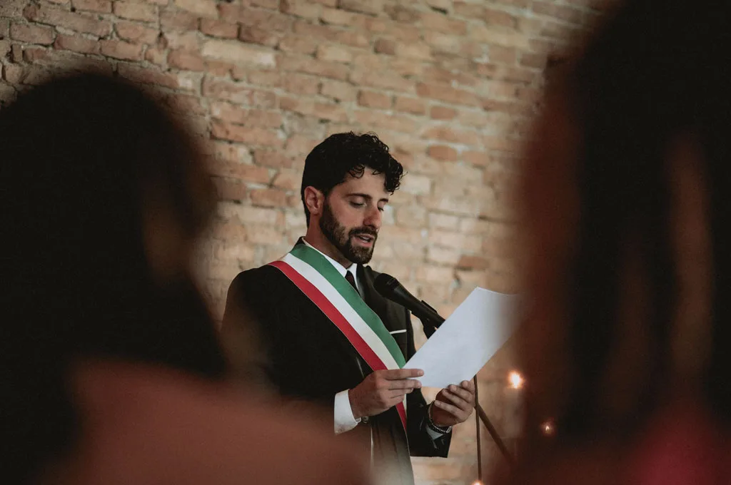 Il granaio della tenuta visconti, durante un rito civile di matrimonio