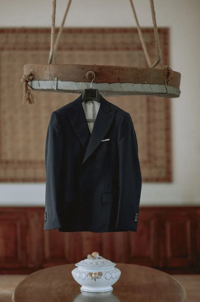 Il vestito da sposo nella stupenda location di Matrimoni, Tenuta Visconti in Basilicata