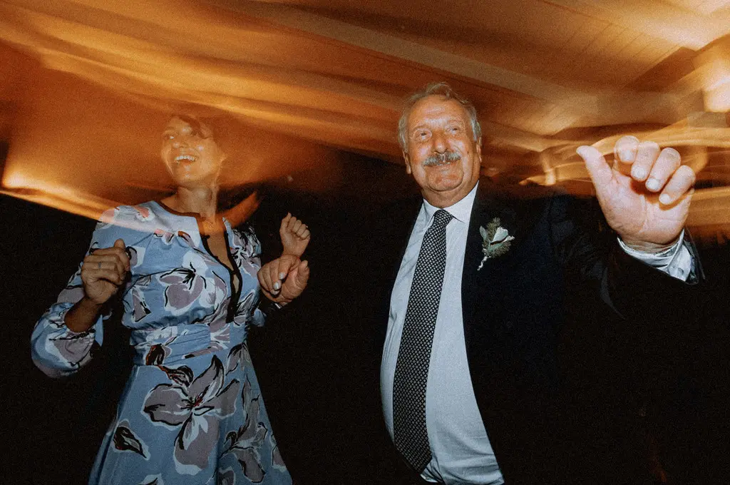 Divertimento e allegria durante i balli del Matrimonio di tenuta visconti