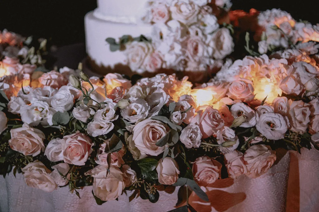 dettagli della torta nuziale durante un matrimonio al Santa Venere di Maratea