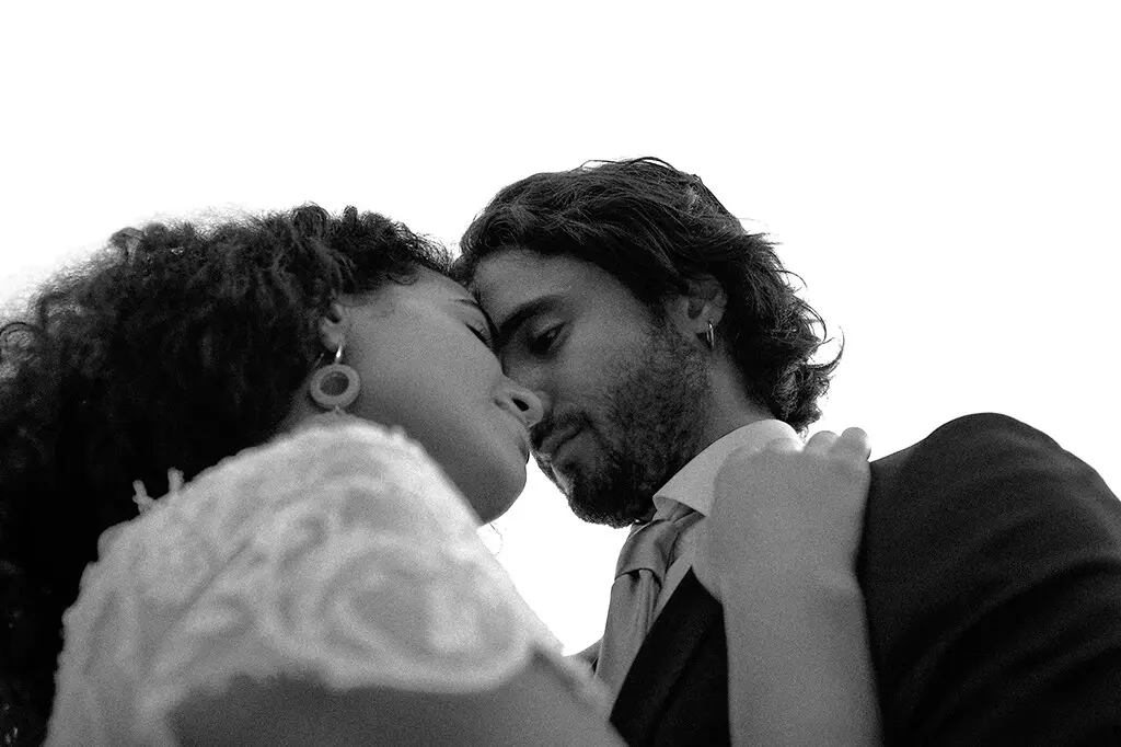 Fotografia di coppia in bianco e nero a Maratea destination wedding