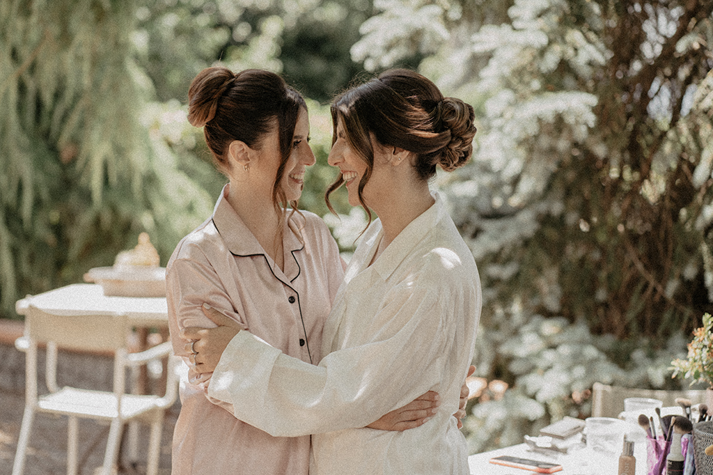 Fotografia di Matrimonio a Maratea, sposa insieme alla sorella