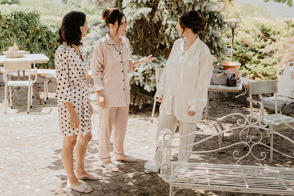 Tutte le sorelle della sposa in pigiama, durante i preparativi del Matrimonio a Maratea