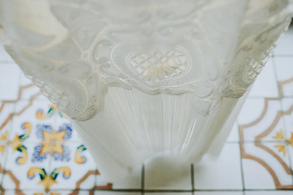 vestito da sposa, con le maioliche di Maratea, per un lussuoso Destination Wedding
