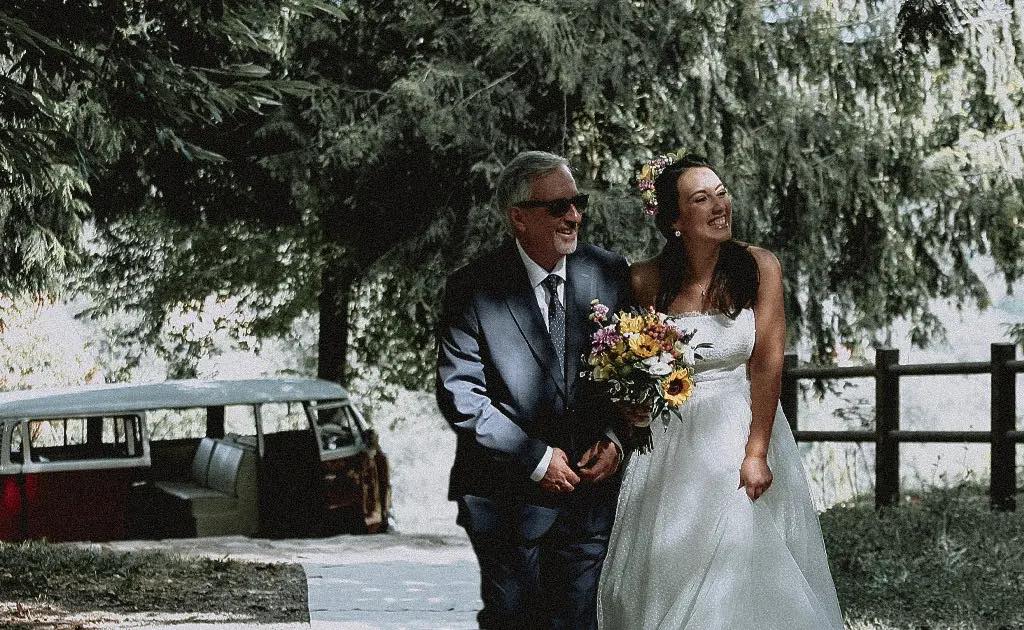 L'arrivo della sposa insieme al padre, al rito civile del suo Matrimonio svolto a Maratea