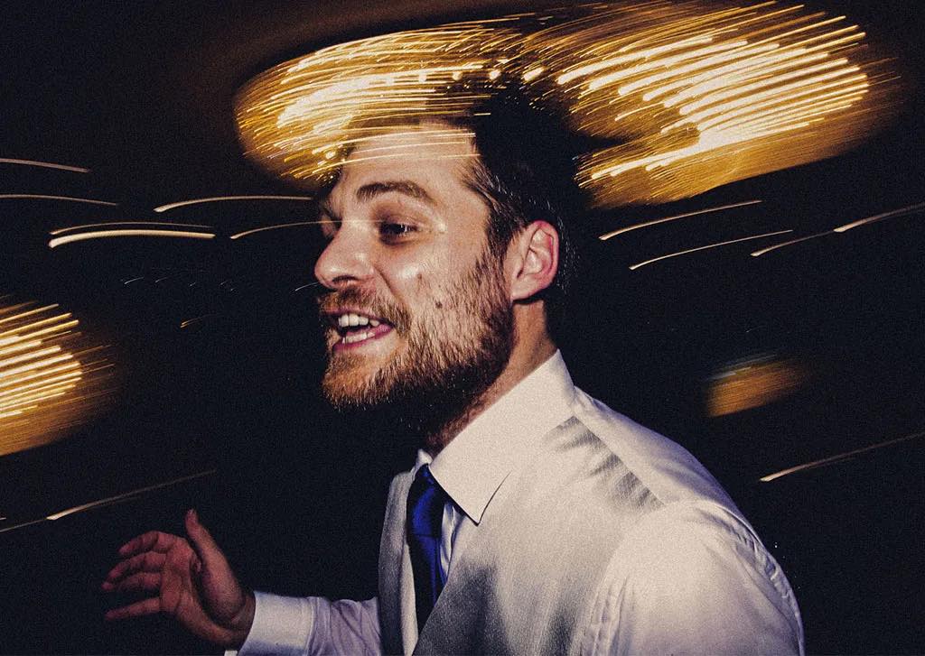 After party, foto dello sposo durante il matrimonio a Maratea, servizio fotrografico di Giuseppe Bruno fotografo