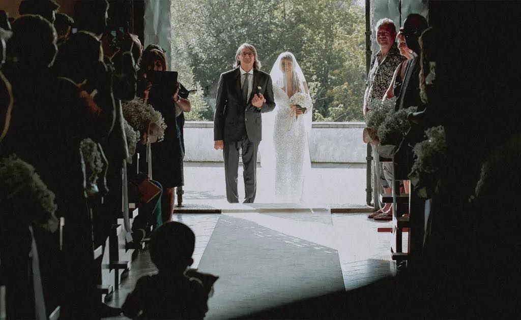 L'arrivo della sposa nella Chiesa di San Biagio a Maratea durante il matrimonio