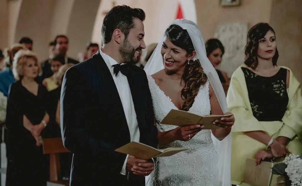 sposi sorridenti durante la cerimonia del loro splendido Matrimonio a Maratea