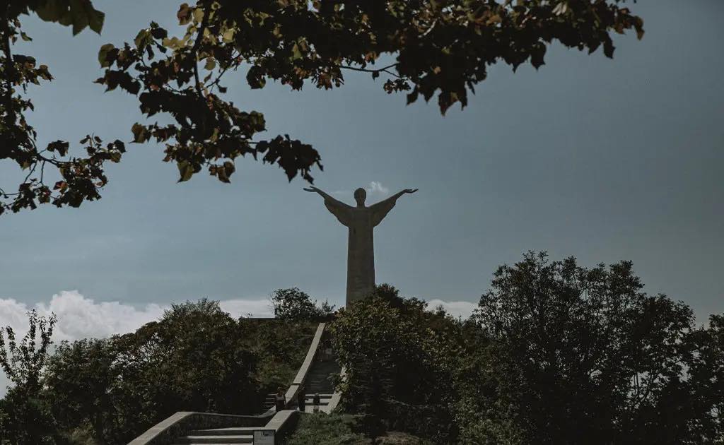 Il Cristo Redentore fotografato dalla Chiesa di San Biagio di Maratea durante un Matrimonio da sogno a Maratea