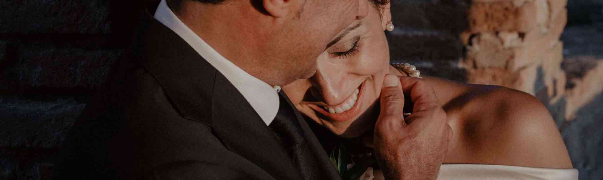 Matrimonio al Castello di San Basilio: shooting di coppia di due sposi innamorati