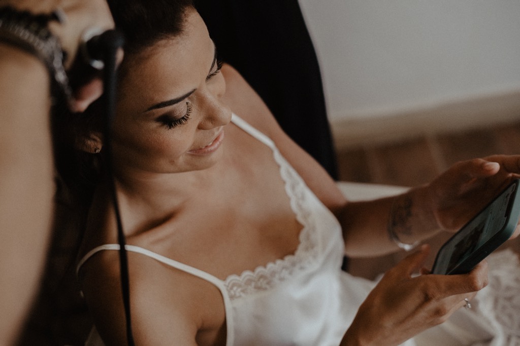 sposa durante il trucco del suo matrimonio a Matera